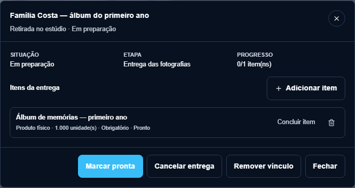 Álbum do primeiro ano preparado para retirada no estúdio.